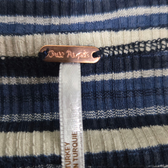 Free People Blue Striped Cape Cold Basic T-Shirt Long Sleeve Top Size Medium - Picture 7 of 11